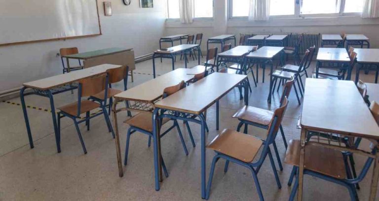 Κορονοϊός: Μέχρι δύο χρόνια φυλάκιση στους γονείς που δεν στέλνουν τα παιδιά τους σχολείο