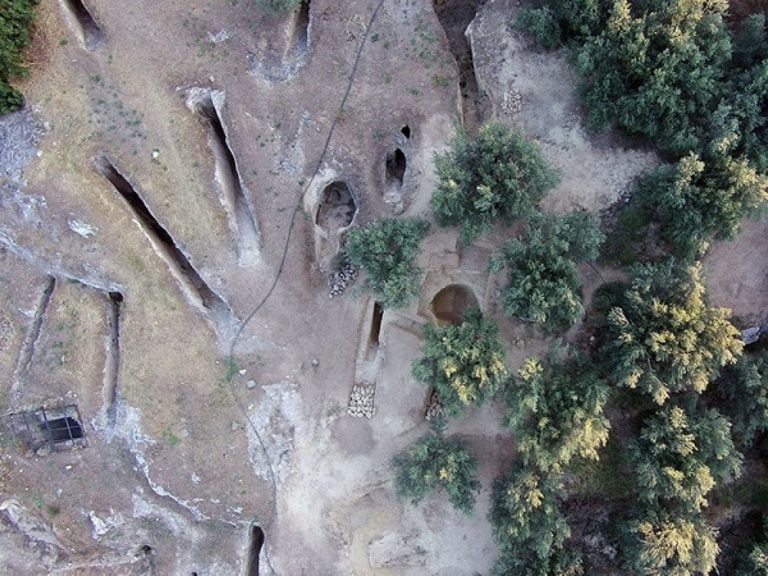 Ιστορική ανακάλυψη στη Νεμέα – Στο «φως» δύο ασύλητοι τάφοι