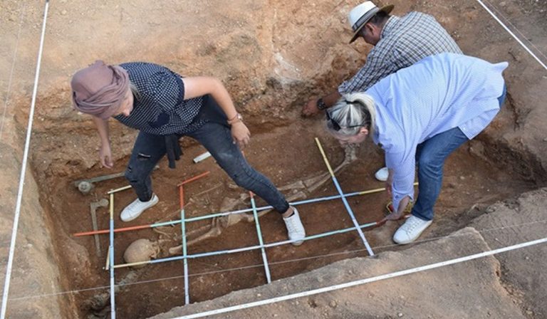 Κοζάνη: Βρέθηκε ασύλητος τάφος του 1ου αιώνα π.Χ