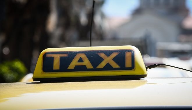 Άρση μέτρων: Προαιρετικό το διαχωριστικό προστασίας στα ταξί