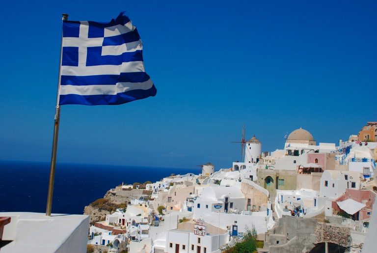Έτσι θα ανοίξει ο τουρισμός – Τα παίζει όλα για όλα η Ελλάδα για να στηρίξει τη βαριά της βιομηχανία