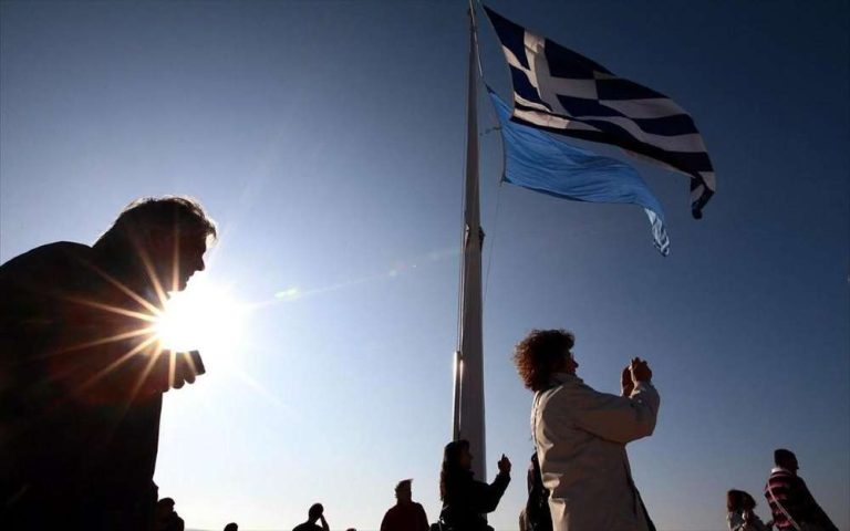 Forbes: Γιατί η Ελλάδα είναι στην κορυφή των κρατήσεων των Αμερικανών