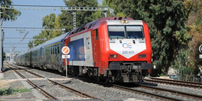 ΕΚΤΑΚΤΟ: Εκτροχιάστηκε τρένο στη Χαλκίδα λόγω πτώσης βράχων