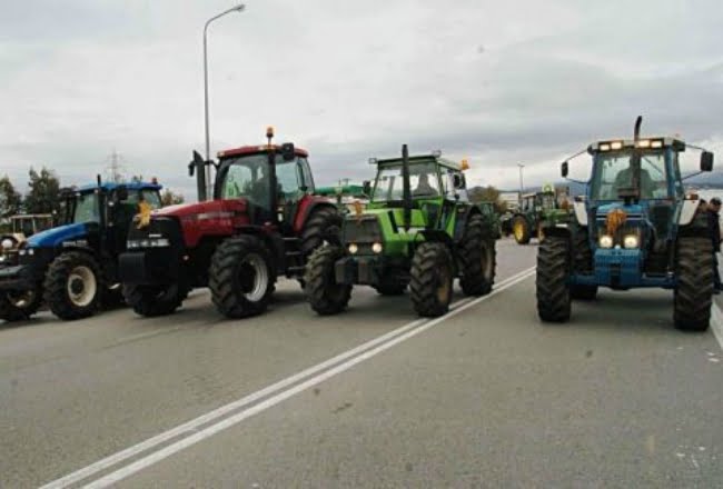 Ζεσταίνουν τις μηχανές των τρακτέρ τους οι αγρότες- Μπλόκα και κινητοποιήσεις από Δευτέρα στη Θεσσαλία