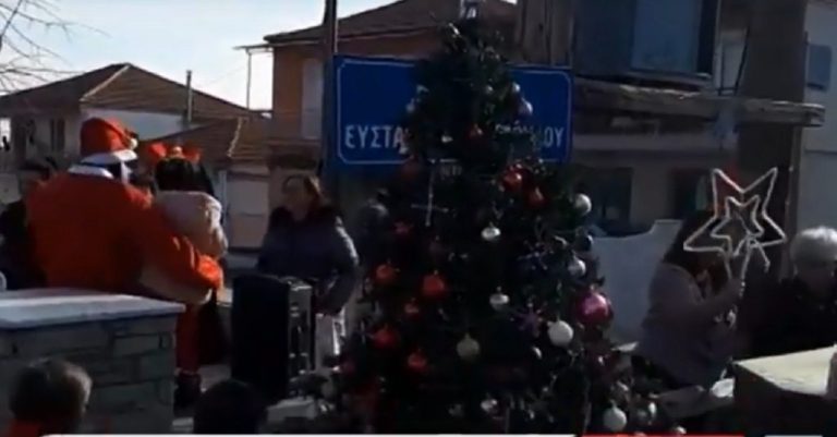 Σέρρες : Στολίστηκε το Χριστουγεννιάτικο δέντρο στην πλατεία της Τριανταφυλλιάς (video)