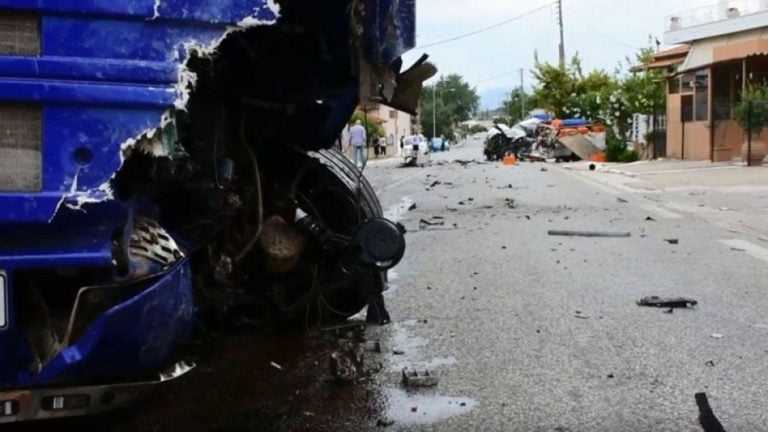 Θανατηφόρο τροχαίο στο Άργος- Αγροτικό όχημα συγκρούστηκε με φορτηγό