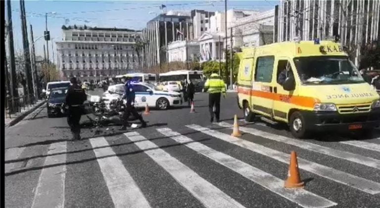 Τροχαίο στη Βουλή: “Ο αστυνομικός που προκάλεσε το ατύχημα δεν έφυγε από το σημείο ” λέει ο Γ. Καλλιακμάνης(video)