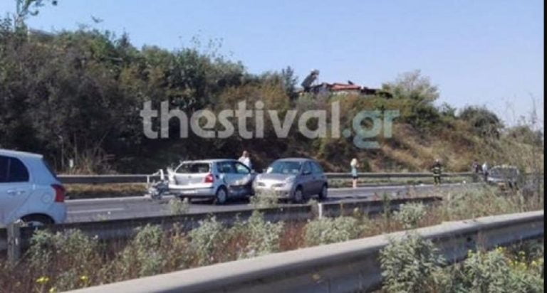 Καραμπόλα πέντε οχημάτων με τέσσερις τραυματίες στον Περιφερειακό της Θεσσαλονίκης
