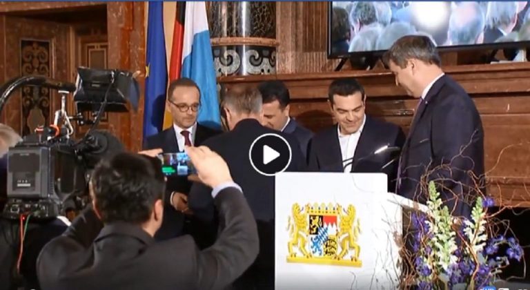 Για την προσφορά τους στην ειρήνη βραβεύτηκαν οι Α. Τσίπρας και Ζ. Ζάεφ (video)