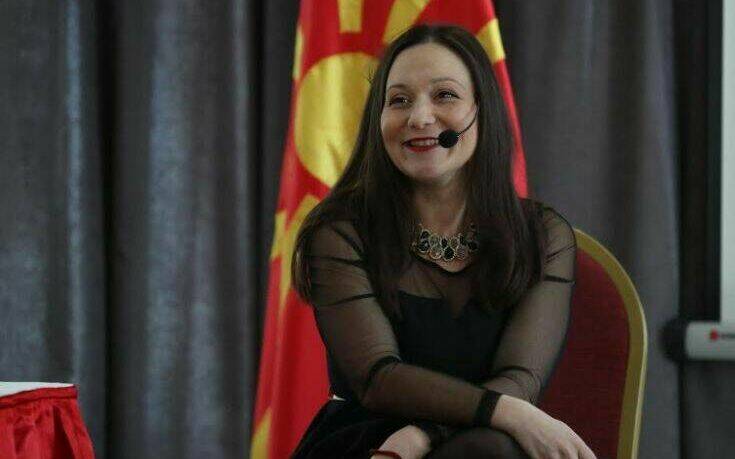 Συνεχίζει την πρόκληση με την πινακίδα «Δημοκρατία της Μακεδονίας» η υπουργός Εργασίας στα Σκόπια
