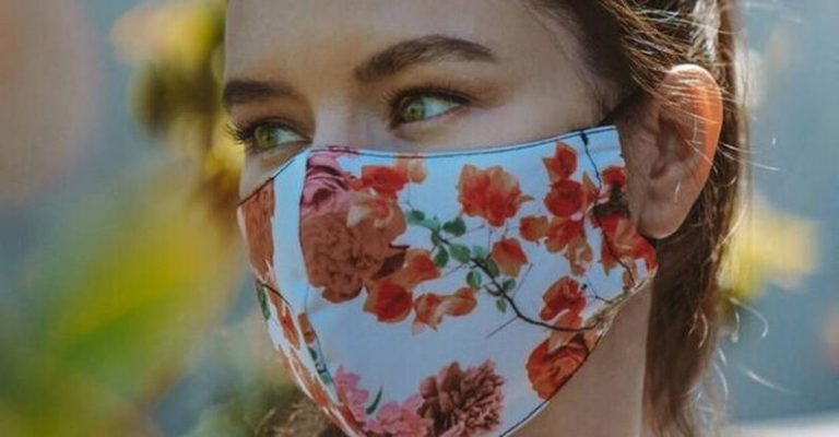 Καθηγητής Πνευμονολογίας: 13 φορές πιθανότερο να νοσήσουμε με υφασμάτινη μάσκα (video)