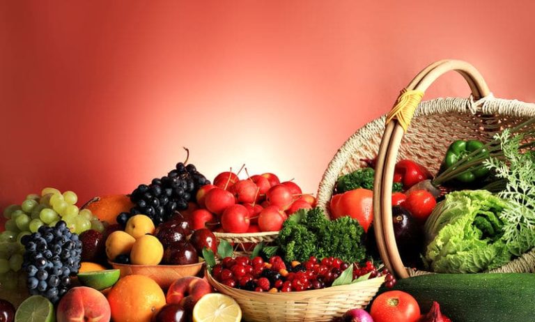 Πώς θα απαλλάξετε τα φρούτα και τα λαχανικά από εντομοκτόνα και μικρόβια (video)