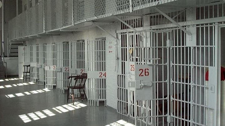 Ποιοι κρατούμενοι αποφυλακίζονται λόγω κορονοϊού