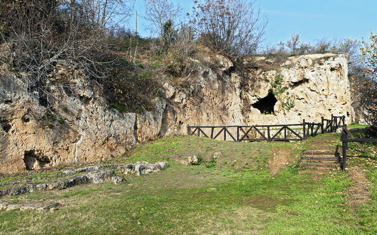 Η φυσική σπηλιά που αποτέλεσε την σχολή του Αριστοτέλη (φωτο)