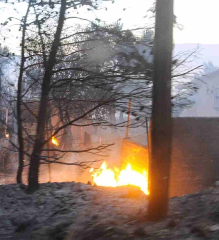 Φωτιά στον Σχίνο Κορινθίας: Εκκενώνονται τρεις ακόμη περιοχές – Μήνυμα εκτάκτου ανάγκης από το 112 (φωτο)
