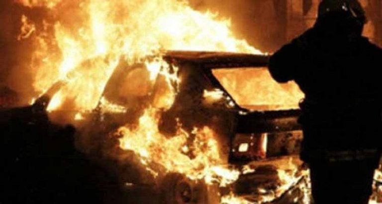 Απεγκλωβισμός τραυματία από αυτοκίνητο που τυλίχθηκε στις φλόγες στον Λευκώνα Σερρών