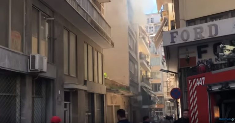 Μεγάλη φωτιά σε διαμέρισμα στη Θεσσαλονίκη -Απεγκλωβίστηκε οικογένεια με ανήλικο