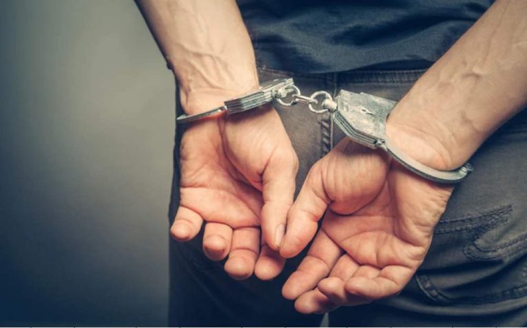 Κρήτη: Συνελήφθη 27χρονος που απείλησε τη μητέρα του με καραμπίνα
