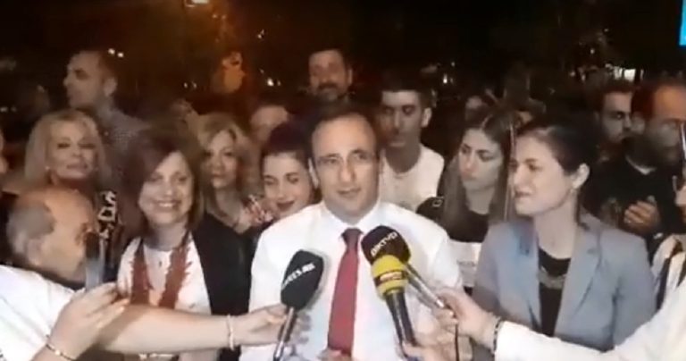 Πανηγυρισμοί και συγκίνηση: Οι πρώτες δηλώσεις του Αλέξανδρου Χρυσάφη για το αποτέλεσμα της Κυριακής(video)