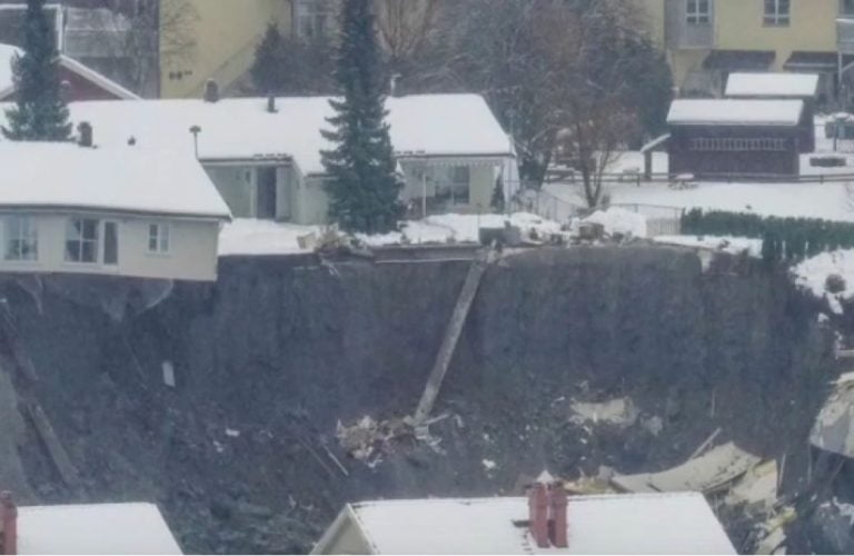 Κατολίσθηση «κατάπιε» χωριό στη Νορβηγία – 10 νεκροί και 21 αγνοούμενοι ο μέχρι στιγμής απολογισμός (video)