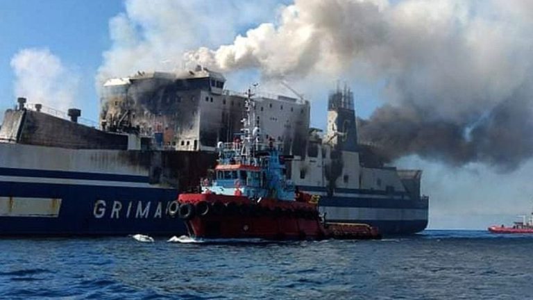 Πυρκαγιά στο «Euroferry Olympia»: Απεγκλωβίστηκε σώος 21χρονος επιβάτης