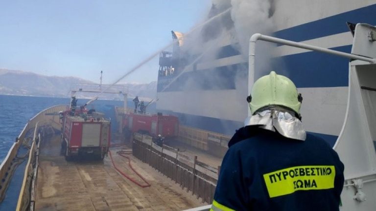 Euroferry Olympia: Υπεράνθρωπες προσπάθειες σβήσει η φωτιά – Θερμοκρασίες πάνω 500 βαθμούς Κελσίου