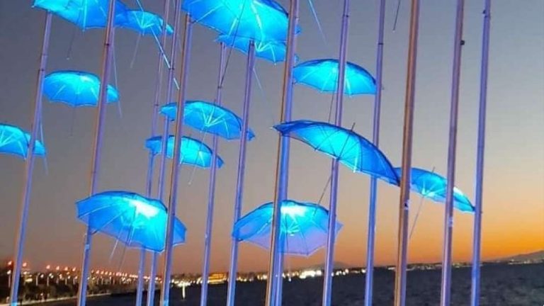 Αναβαθμίζεται ο φωτισμός στις «Ομπρέλες» του Ζογγολόπουλου στην παραλία Θεσσαλονίκης