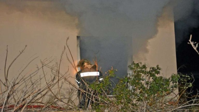 Νεκρός άνδρας από πυρκαγιά σε μονοκατοικία στη Νάουσα