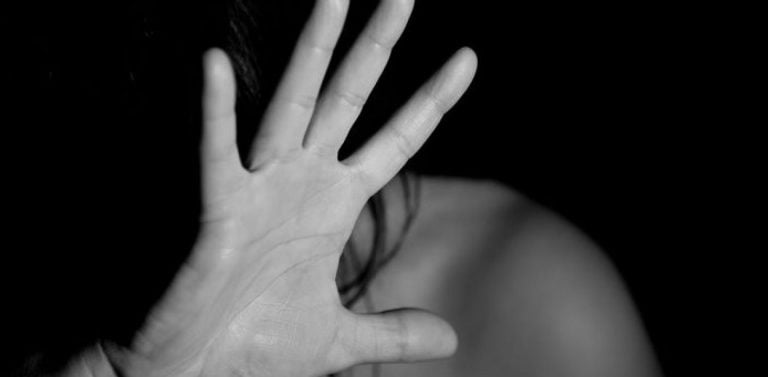 Βιασμός ανήλικης: Διαψεύδει την ύπαρξη άλλων καταγγελιών ο δικηγόρος του ιερέα