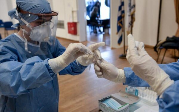 ΕΟΔΥ: Η πιθανή πορεία της πανδημίας το φθινόπωρο - Ο ρόλος της υποπαραλλαγής «Κένταυρος»