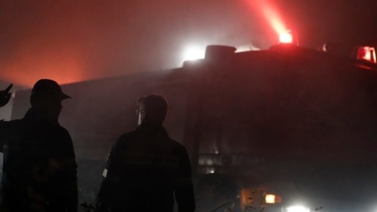 Θεσσαλονίκη: Πυρκαγιά σε παλιό κτήριο στην Σταυρούπολη