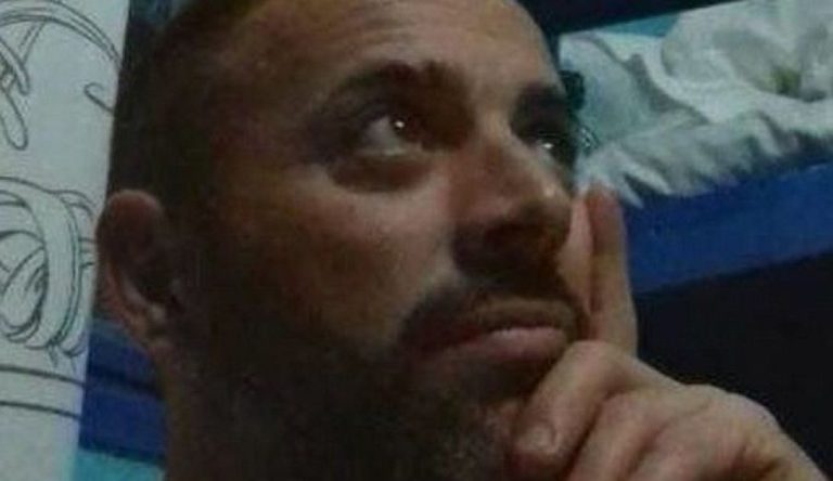Βασίλης Δημάκης: Καταγγέλλει αστυνομική βία κατά τη σύλληψή του στον Πειραιά
