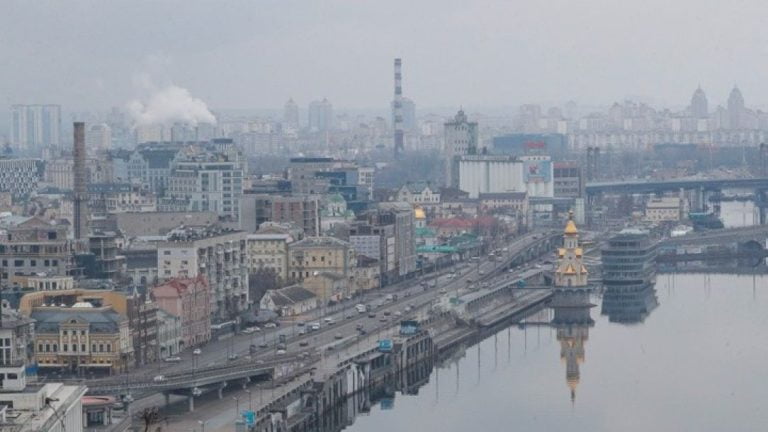 Ο ρωσικός στρατός σφίγγει τον κλοιό στο Κίεβο, κλιμακώνει τους βομβαρδισμούς στο Χάρκοβο