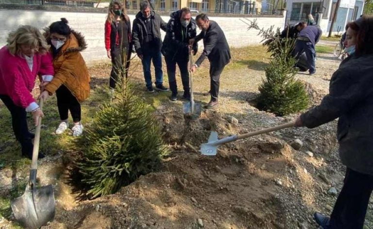 Ημέρα της γης στον δήμο Σερρών: Φύτεψαν δέντρα με τα παιδιά των ΚΔΑΠ ΜΕΑ- video