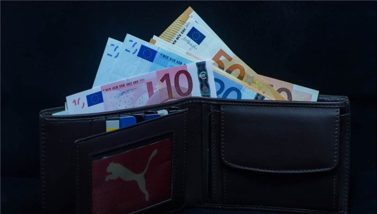 Σέρρες: Βρήκε πορτοφόλι με χρήματα και το παρέδωσε