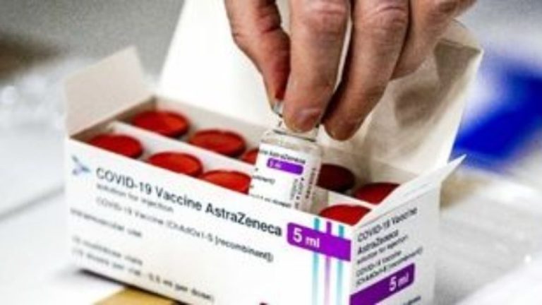 AstraZeneca: Το εμβόλιό της εγκρίθηκε ως τρίτη ενισχυτική δόση