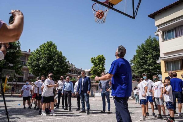 Τρίποντα στα Σχολεία: Δράση του 15ου Δημοτικού Σερρών- Παρών ο Απόστολος Τζιτζικώστας