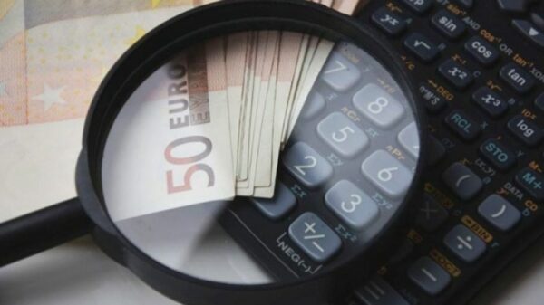 Μείωση πληθωρισμού για πρώτη φορά μετά από 15 μήνες