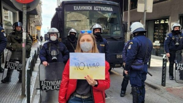 «Η ζωή συνεχίζεται» λένε Ουκρανοί πρόσφυγες- Γάμοι και δουλειά στον τουρισμό