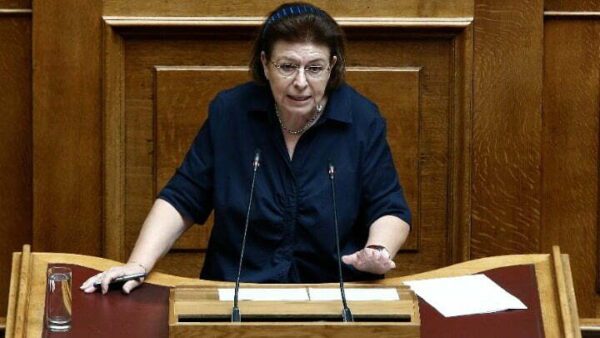 Λ. Μενδώνη: «Τα γλυπτά του Παρθενώνα βρίσκονται στο Βρετανικό Μουσείο ως προϊόν κλοπής.»