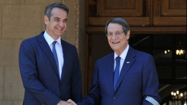 Ο πρωθυπουργός Κυριάκος Μητσοτάκης μεταβαίνει σήμερα στην Κύπρο όπου στις 11:00 θα συναντηθεί στο Προεδρικό Μέγαρο με τον Πρόεδρο της Κυπριακής Δημοκρατίας Νίκο Αναστασιάδη.