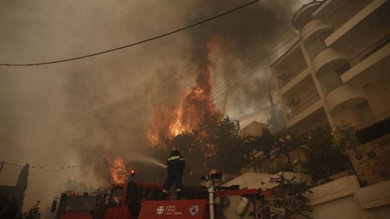 Φωτιά στη Βούλα: Έρχονται ενισχύσεις από Πελοπόννησο και Στερεά Ελλάδα