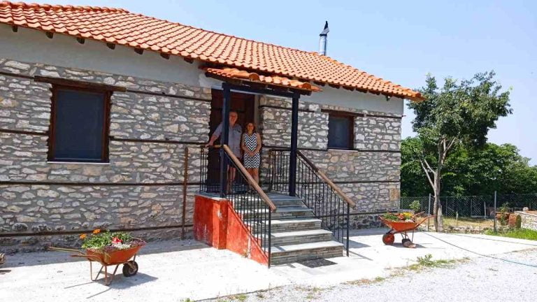 Σέρρες: Ο καρδιοχειρουργός Παναγιώτης  Σαρίπουλος και η σύζυγός του παραχώρησαν την παραδοσιακή τους κατοικία στον δήμο Αμφίπολης
