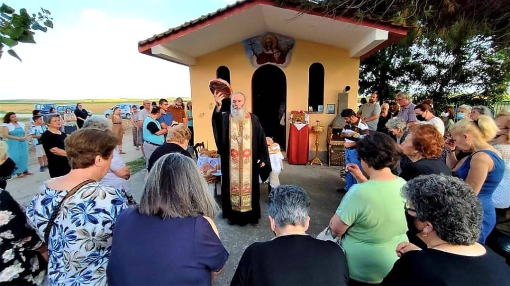 Νέος Σκοπός Σερρών: Με κατάνυξη ο Πανηγυρικός Εσπερινός στο όμορφο εξωκκλήσι της Αγίας Κυριακής