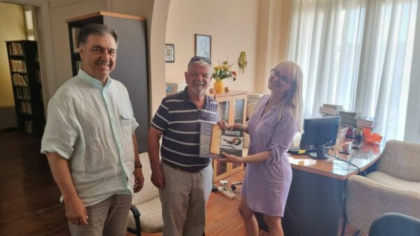 Σέρρες: «Πλουσιότερη» η δημοτική βιβλιοθήκη Βισαλτίας από τις δωρεές συμπολιτών μας