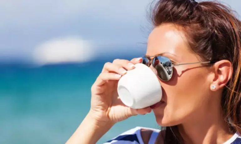 5 τρόποι για να νικήσετε τη μεσημεριανή υπνηλία χωρίς ζάχαρη ή καφέ