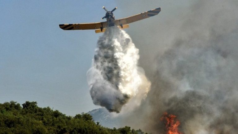 Σαμοθράκη: Φωτιά σε δύσβατο σημείο, επιχειρούν ελικόπτερα και αεροσκάφη