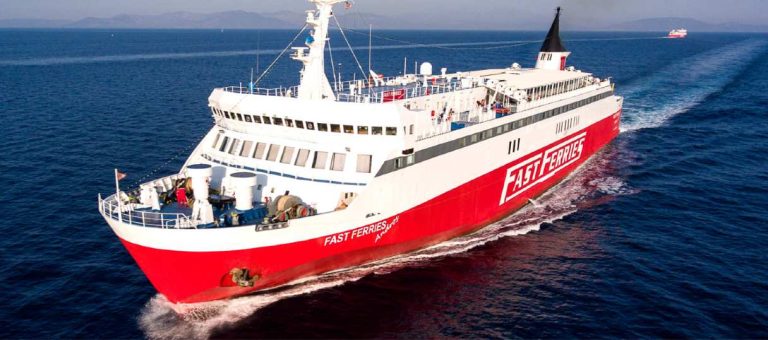 Mηχανική βλάβη στο Fast Ferries Andros - Το πλοίο με 446 επιβάτες επιστρέφει στο λιμάνι της Ραφήνας