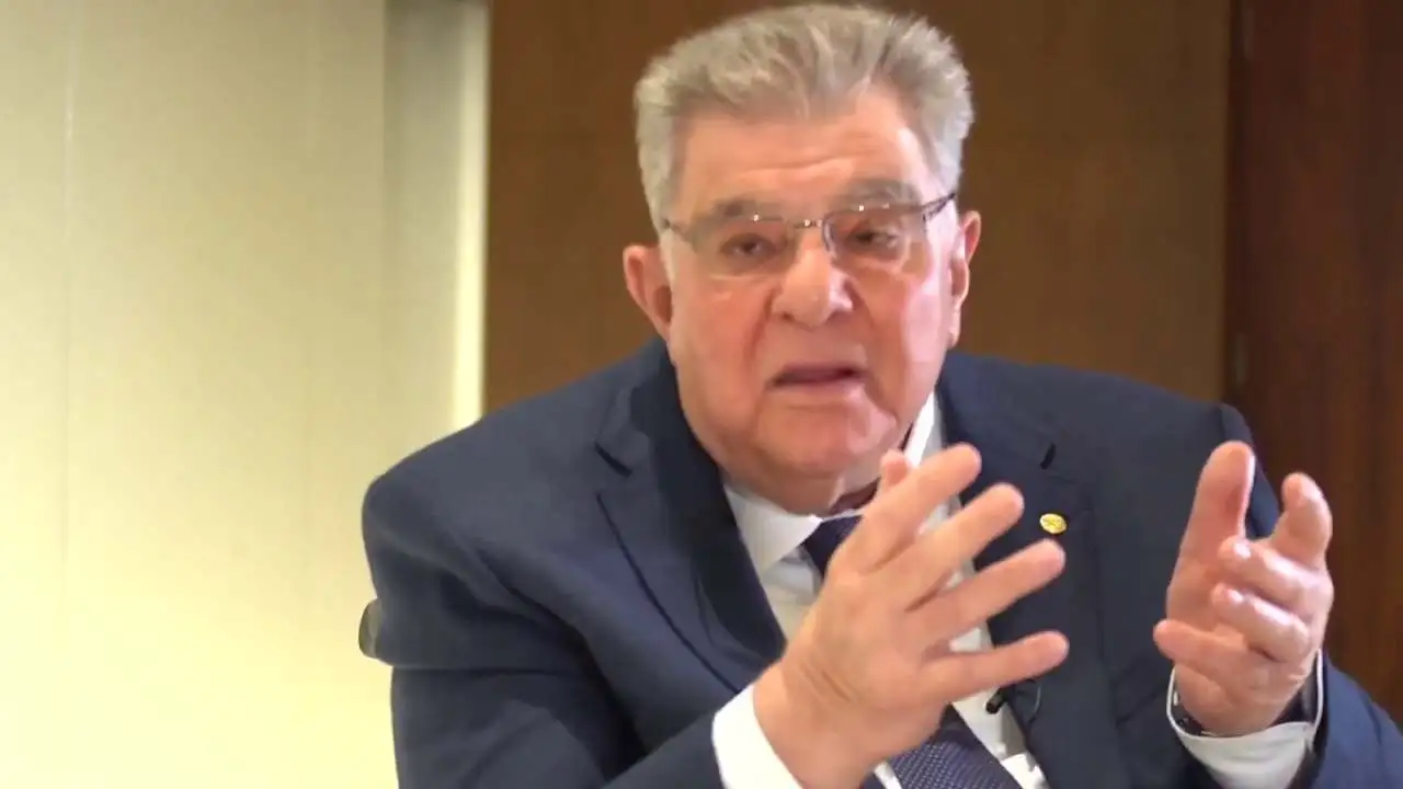 Με κουβερτούλες και πιπέρι μπούκοβο σκοπεύουν να ζεσταθούν οι πολίτες το φετινό χειμώνα που δε χάνουν το χιούμορ τους παρόλο που είναι πολύ προβληματισμένοι.