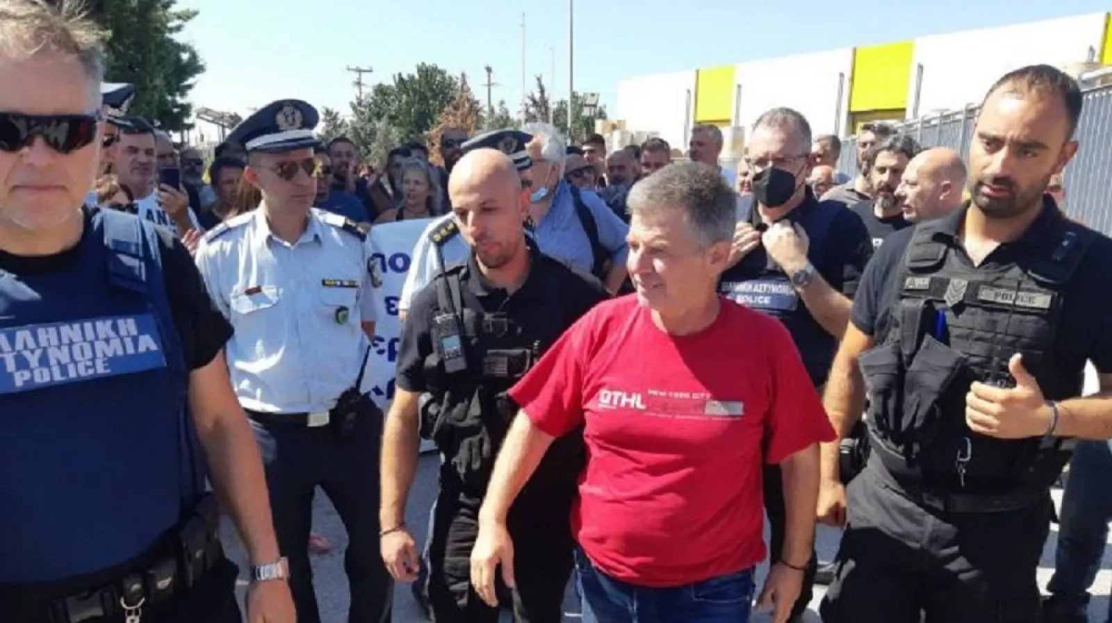 Θεσσαλονίκη: Χειροπέδες στον πρόεδρο του Σωματείου εργαζομένων στην «Μαλαματίνα»